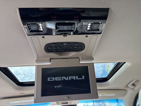 Used 2020 GMC Yukon Denali w/ Denali Ultimate Package image 21