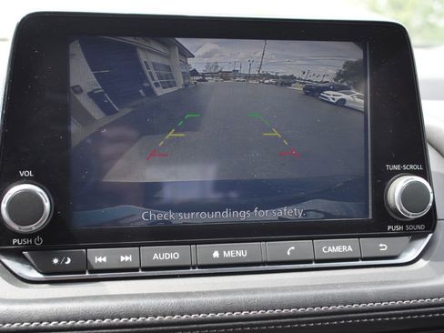 Used 2024 Nissan Rogue SV image 10