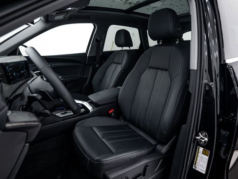 Certified 2025 Audi Q5 Premium w/ Convenience Package image 13