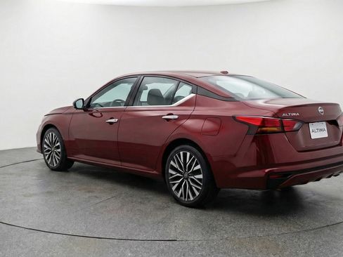Used 2025 Nissan Altima 2.5 SV FWD image 6
