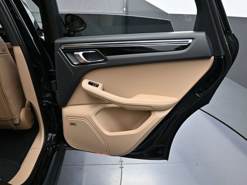 Certified 2026 Porsche Macan AWD/4WD image 26