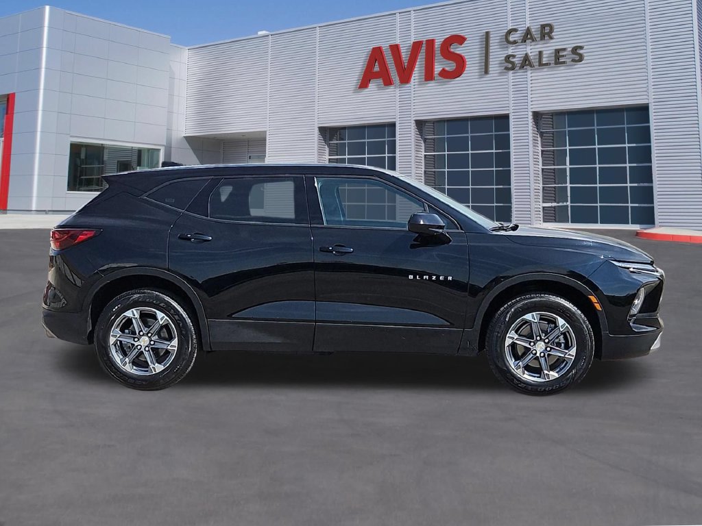 Used 2025 Chevrolet Blazer LT FWD image 5