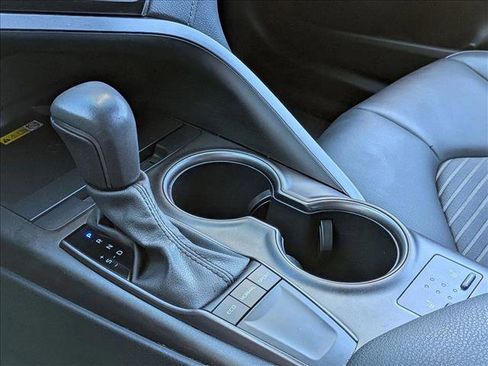 Used 2024 Toyota Camry SE image 12