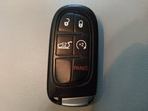 Used 2019 Jeep Cherokee Limited AWD/4WD image 32