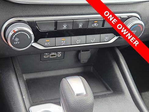 Used 2025 Nissan Altima 2.5 SV FWD image 19