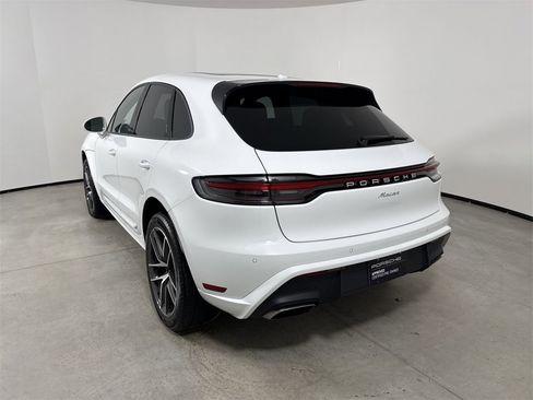 Certified 2025 Porsche Macan image 3