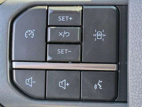 Used 2023 Ford F150 Lightning XLT image 31