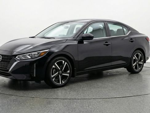 Used 2025 Nissan Sentra SV image 3