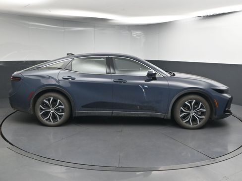 Certified 2025 Toyota Crown XLE image 9