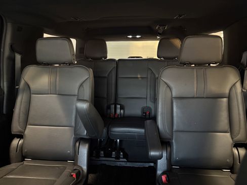 Used 2021 Chevrolet Suburban RST w/ Luxury Package image 25