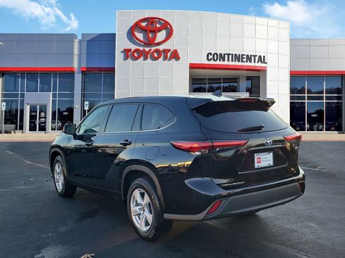 Certified 2021 Toyota Highlander LE image 4