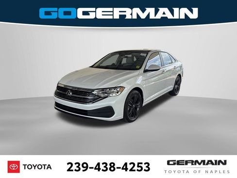 Used 2024 Volkswagen Jetta SE image 1