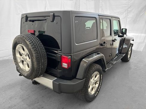 Used 2015 Jeep Wrangler Unlimited Sahara w/ Connectivity Group AWD/4WD image 6