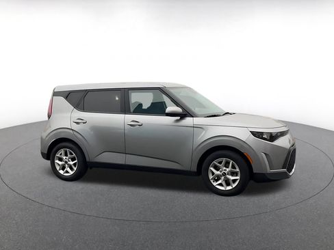 Used 2025 Kia Soul LX w/ LX Technology Package FWD image 2
