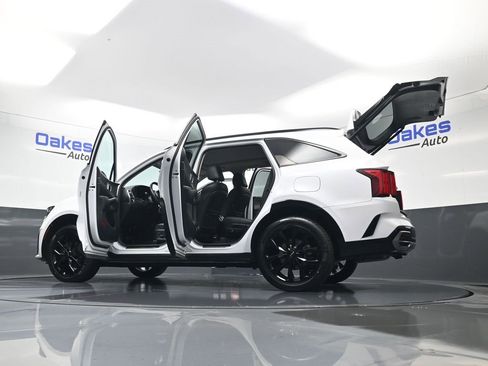 Certified 2023 Kia Sorento SX image 65