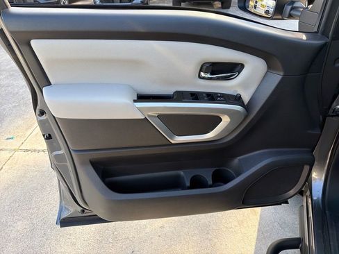 Used 2024 Nissan Titan SV w/ SV Convenience Package RWD image 17