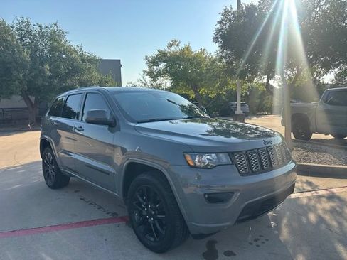 Used 2020 Jeep Grand Cherokee Altitude AWD/4WD image 3