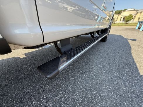 Used 2017 Ford F250 Lariat w/ Lariat Ultimate Package image 51