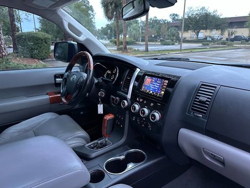 Used 2019 Toyota Sequoia Platinum image 32