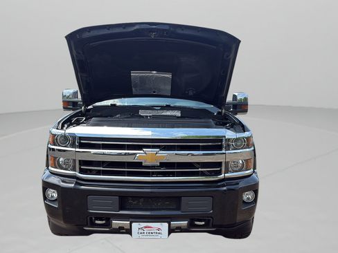 Used 2019 Chevrolet Silverado 2500 High Country w/ Duramax Plus Package AWD/4WD image 10