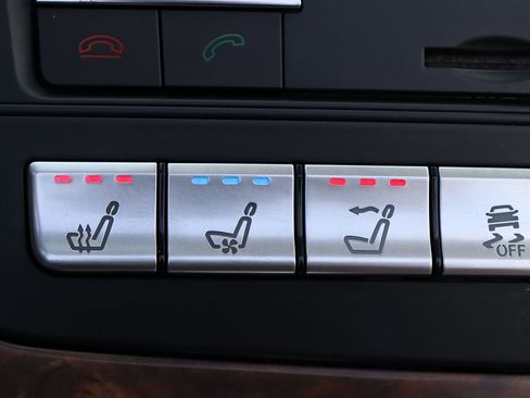 Used 2017 Mercedes-Benz SL 550 w/ Driver Assistance Package image 27