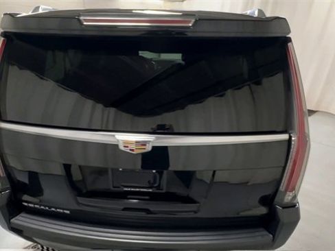 Used 2019 Cadillac Escalade ESV Premium Luxury w/ LPO, Radiant Package image 7