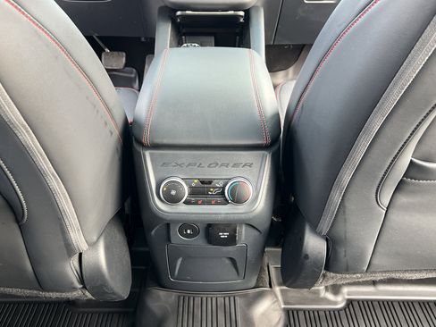 Used 2025 Ford Explorer ST-Line w/ ST-Line Street Pack image 38