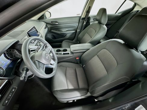 Used 2025 Nissan Altima 2.5 SV image 13