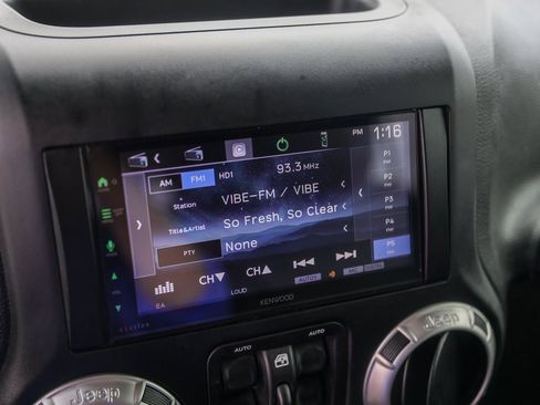 Used 2016 Jeep Wrangler Unlimited Sahara w/ Connectivity Group image 15