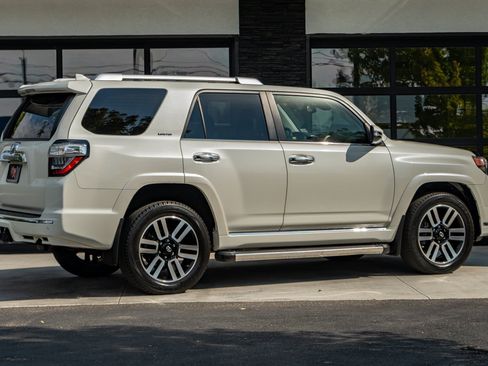 Used 2020 Toyota 4Runner Limited AWD/4WD image 9