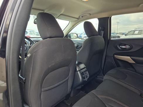 Used 2017 Jeep Cherokee Latitude image 17