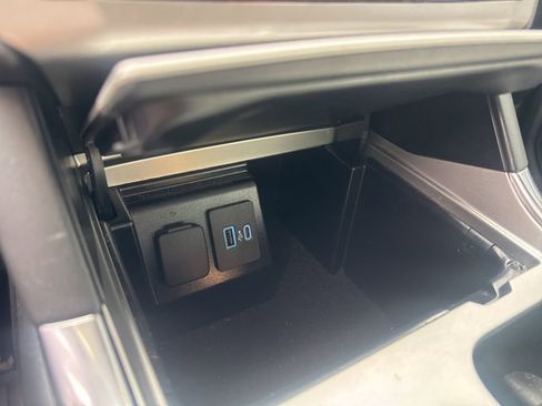 Used 2022 Ford Explorer XLT w/ Equipment Group 202A image 26