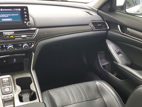 Used 2018 Honda Accord Touring image 16