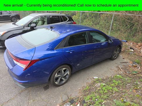 Used 2023 Hyundai Elantra SEL w/ Convenience Package FWD image 3
