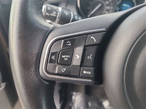 Used 2020 Jaguar E-PACE image 29