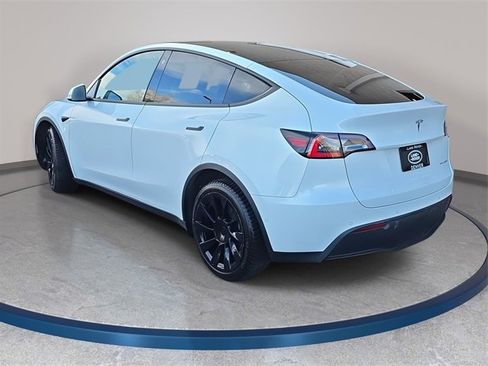 Used 2021 Tesla Model Y Long Range image 8