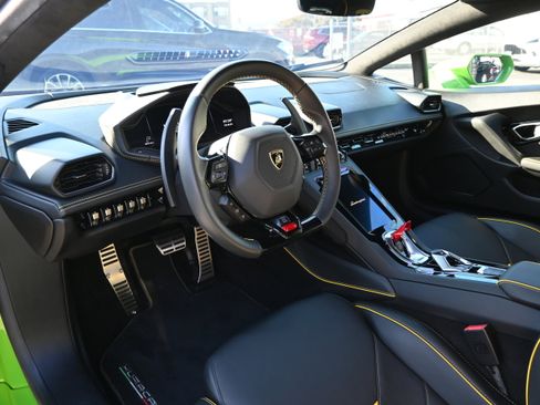 Used 2021 Lamborghini Huracan EVO RWD image 38