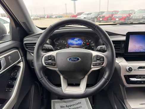 Used 2021 Ford Explorer XLT image 11