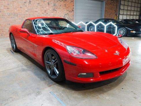 Used 2006 Chevrolet Corvette Coupe w/ Preferred Equipment Group RWD image 3