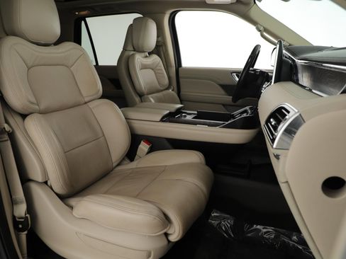 Used 2021 Lincoln Navigator Reserve AWD/4WD image 18