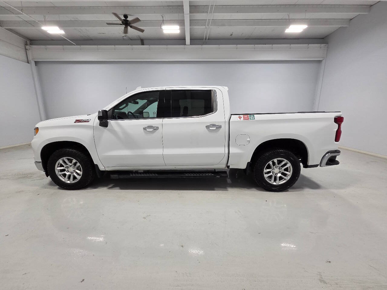 Used 2022 Chevrolet Silverado 1500 LTZ w/ Z71 Off-Road Package AWD/4WD image 6
