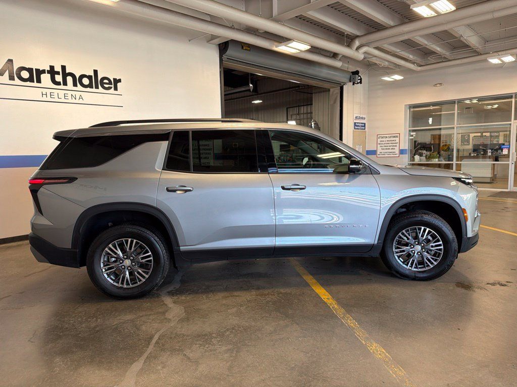 Used 2026 Chevrolet Traverse LT w/ Driver Confidence Package AWD/4WD image 4