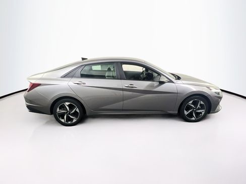 Used 2023 Hyundai Elantra SEL w/ Convenience Package FWD image 4