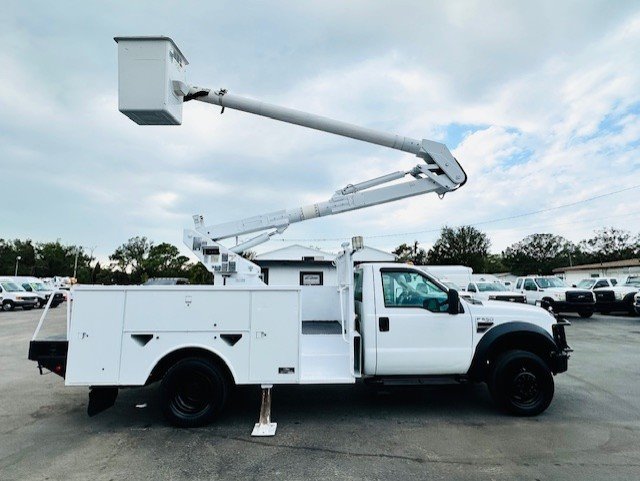 Used 2009 Ford F550 2WD Regular Cab Super Duty image 5