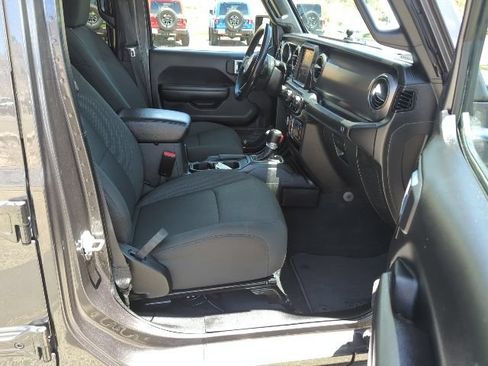 Used 2021 Jeep Gladiator Sport AWD/4WD image 19