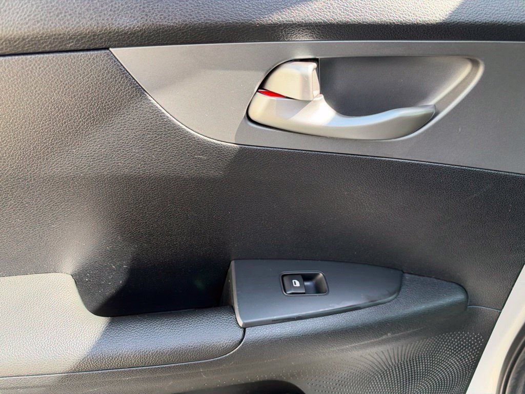 Used 2019 Kia Forte LXS FWD image 18