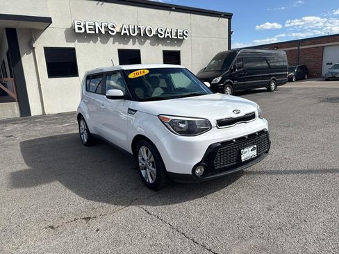 Used 2016 Kia Soul + FWD image 4