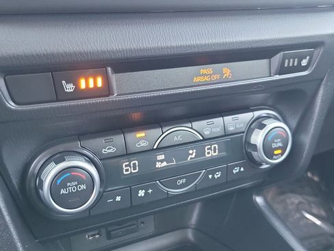 Used 2017 MAZDA MAZDA3 Touring image 11