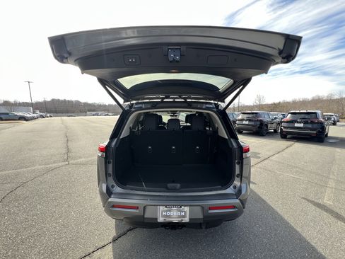 New 2026 Nissan Pathfinder SL image 34