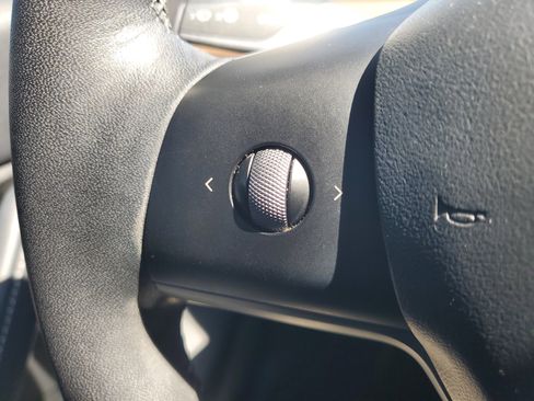 Used 2021 Tesla Model Y Long Range image 22